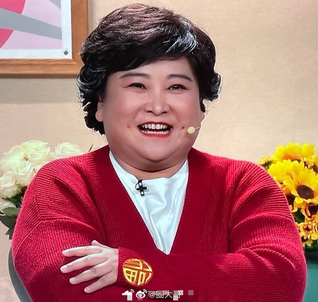 哈哈哈哈哈哈哈缺福的网友看春晚随时随地都能扫……|贾玲_新浪新闻