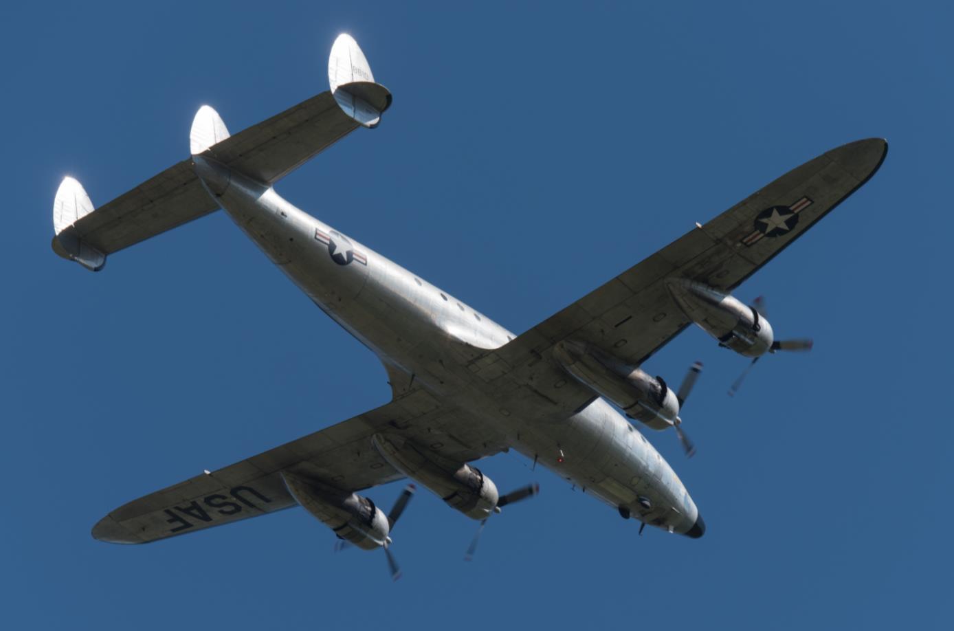 美军c69运输机在客机基础上改进而成满足长距离作战