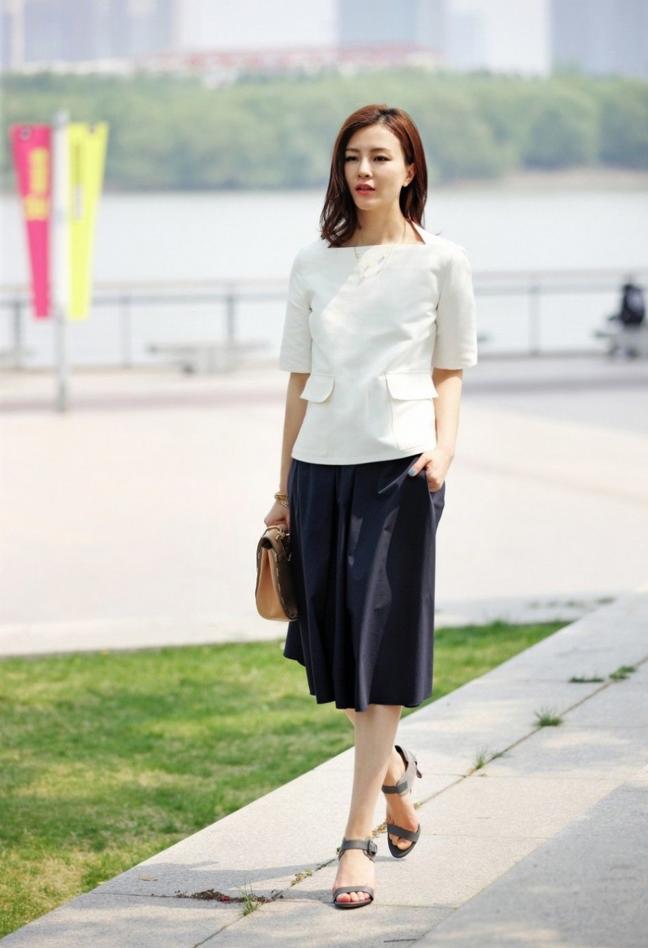 刘孜才是真正的顶流女神衬衫短裤都能穿出优雅感气质满分