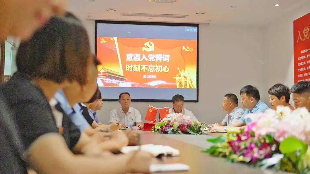 南阳大统集团董事长郑荣华以全新的主题阔步迈向2022