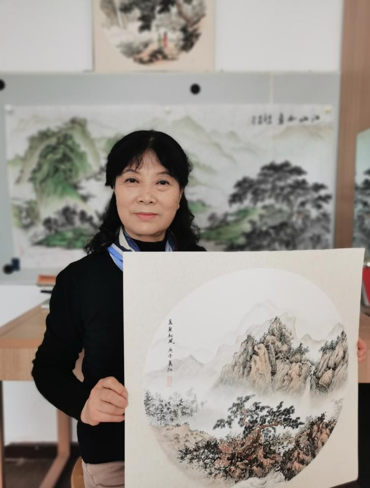 画家唐丽红作品在拍卖会上竞拍成交