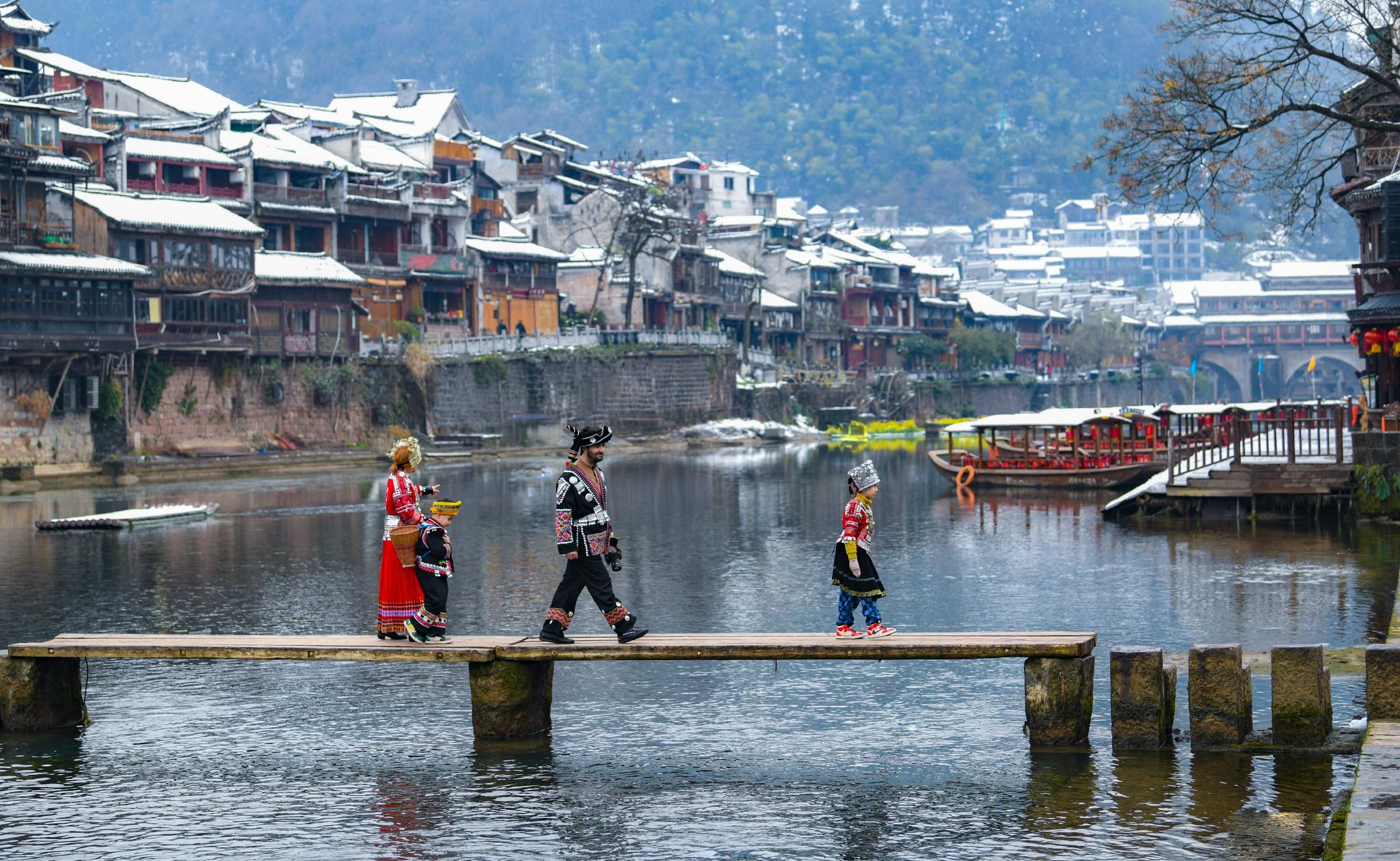 凤凰古城:除夕迎瑞雪|凤凰古城|湘西土家族苗族自治州|湖南省_新浪