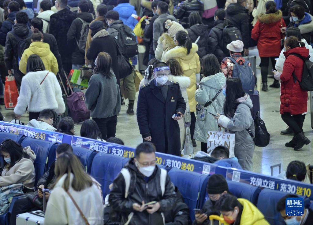 新华全媒+丨铁路“夫妻档”：同站上班难相聚 春运坚守为团圆休闲区蓝鸢梦想 - Www.slyday.coM