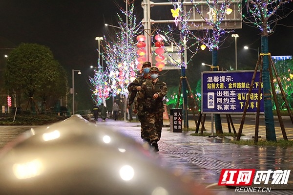 新春走基层丨武警湘西支队：春运人潮中 武警官兵为旅客守护回家路休闲区蓝鸢梦想 - Www.slyday.coM