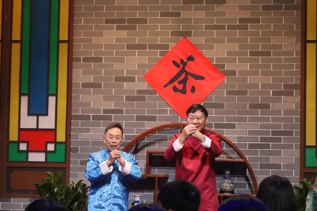 粤语|黄俊英|相声_新浪新闻