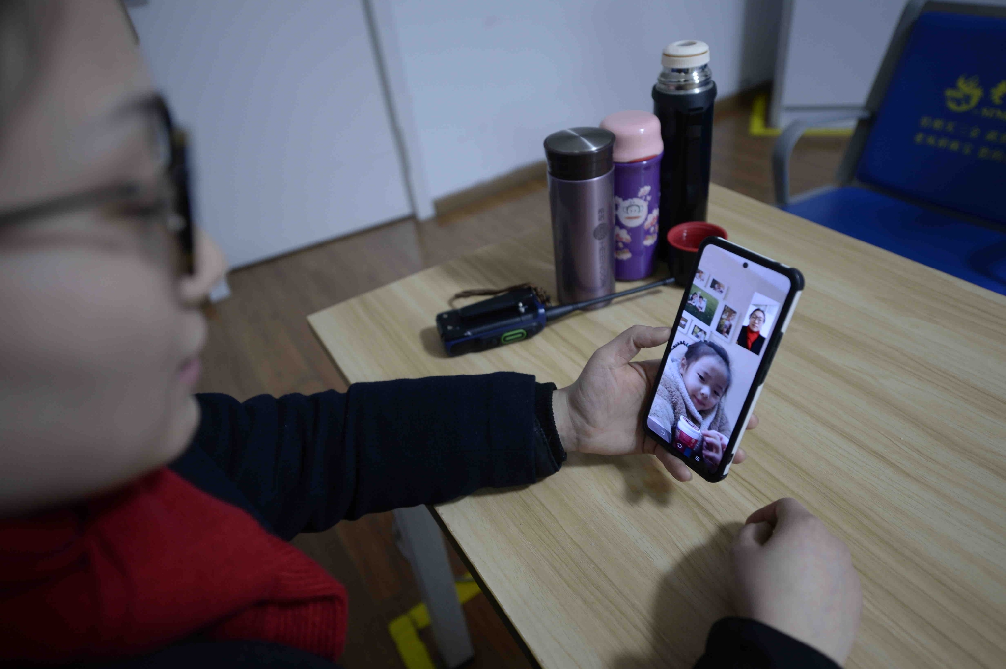 铁路“夫妻档”：同站上班难相聚 春运坚守为团圆休闲区蓝鸢梦想 - Www.slyday.coM