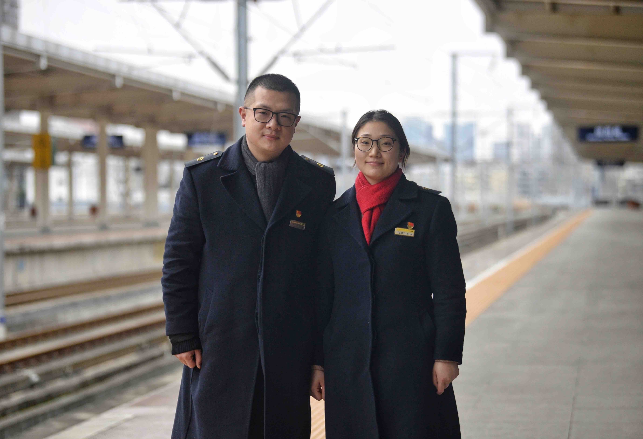 铁路“夫妻档”：同站上班难相聚 春运坚守为团圆休闲区蓝鸢梦想 - Www.slyday.coM