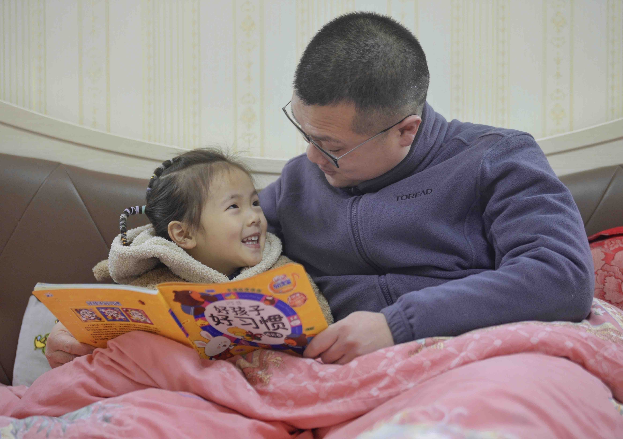 铁路“夫妻档”：同站上班难相聚 春运坚守为团圆休闲区蓝鸢梦想 - Www.slyday.coM