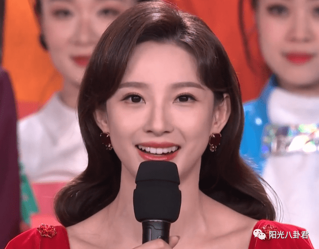 央视春晚8大热搜谁最风光，马凡舒好漂亮，撒贝宁嘴瓢，刘涛是托休闲区蓝鸢梦想 - Www.slyday.coM