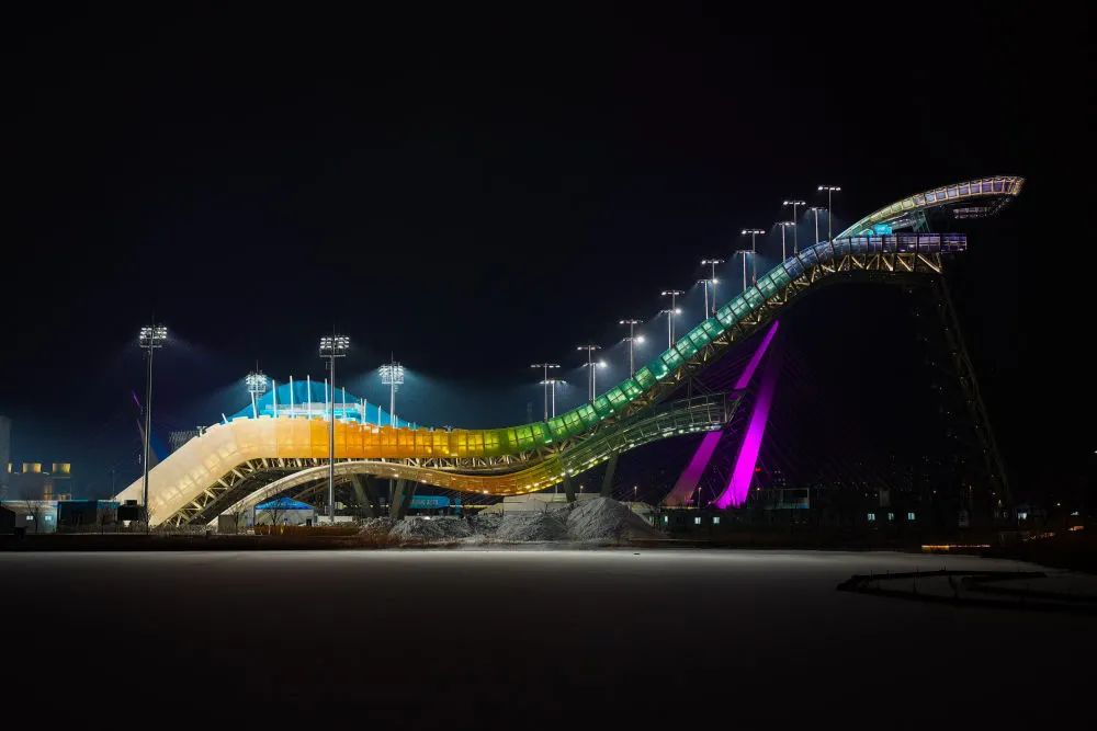 贾玲带着山东方言上春晚、首次主持上热搜...刚刚这些画面，网友都说“绝”休闲区蓝鸢梦想 - Www.slyday.coM