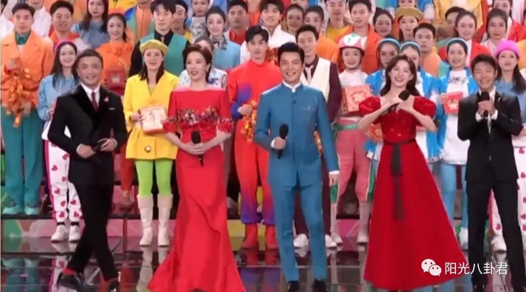 央视春晚8大热搜谁最风光，马凡舒好漂亮，撒贝宁嘴瓢，刘涛是托休闲区蓝鸢梦想 - Www.slyday.coM