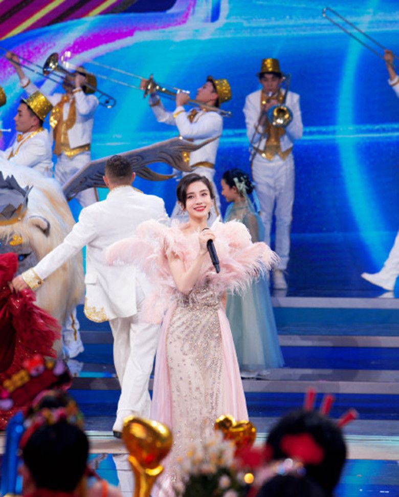 杨颖Angelababy主持北京春晚 状态非常好丝毫没有受到离婚影响休闲区蓝鸢梦想 - Www.slyday.coM