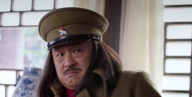 张首芳的丈夫叫鲍英麟,鲍英麟虽然是一个花花公子,但他却有一个了不起