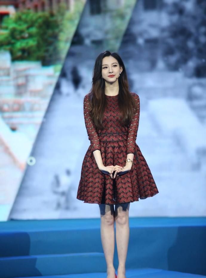 春晚主持人新成员马凡舒被“漂亮”刷屏,任鲁豫站C位休闲区蓝鸢梦想 - Www.slyday.coM 春晚主持人新成员马凡舒被“漂亮”刷屏,任鲁豫站C位休闲区蓝鸢梦想 - Www.slyday.coM