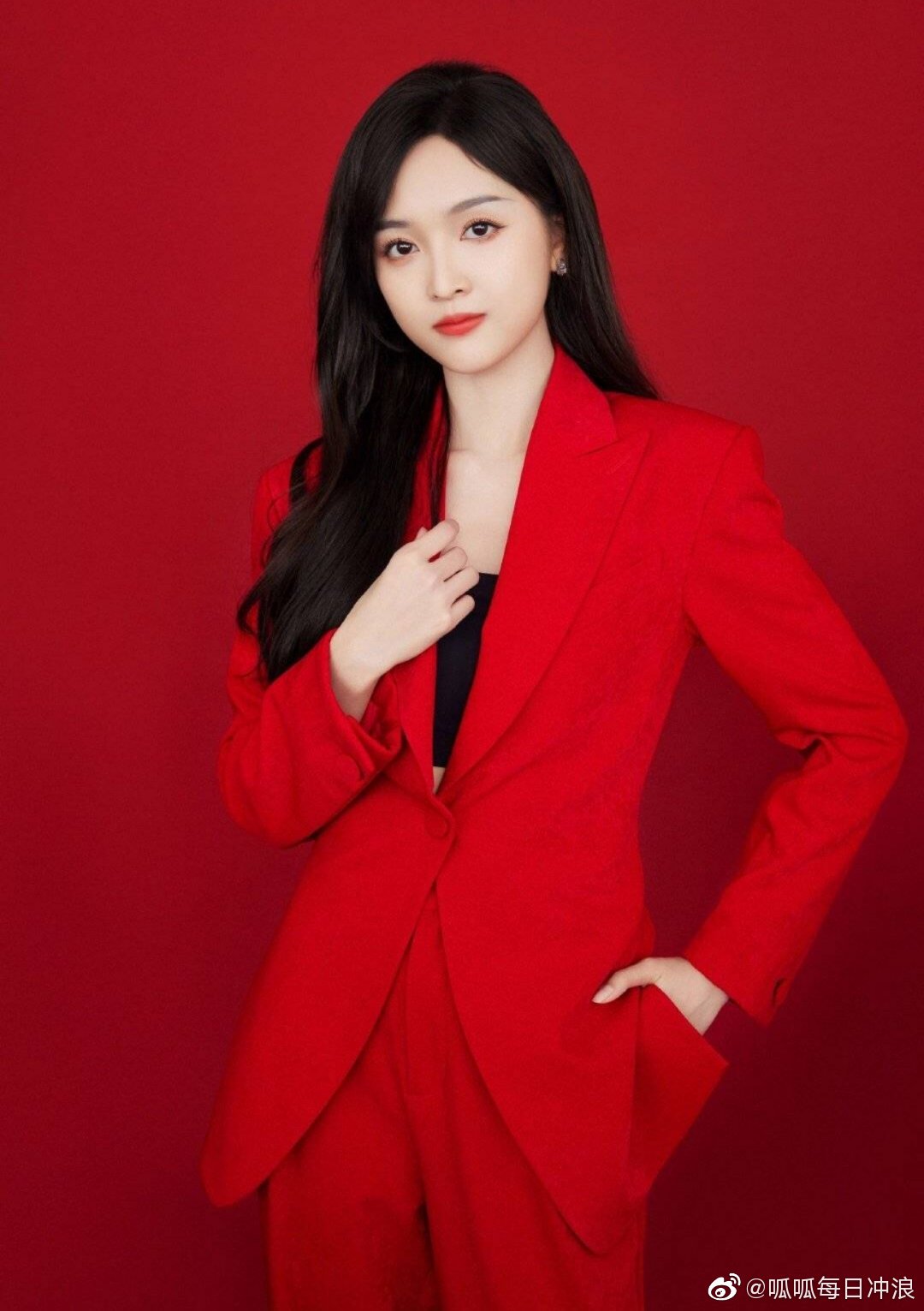 明星新春营业照赵丽颖杨幂迪丽热巴王一博成毅吴宣仪