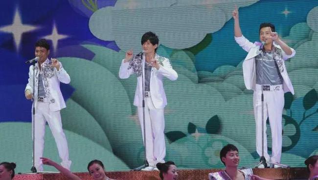 央视春晚：主持天团大调整，美女马凡舒首次入围，撒贝宁重归春晚休闲区蓝鸢梦想 - Www.slyday.coM