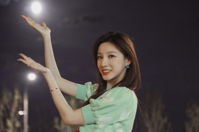 央视春晚美女主持马凡舒 曾以为邀约是送餐电话 大一曾上春晚休闲区蓝鸢梦想 - Www.slyday.coM