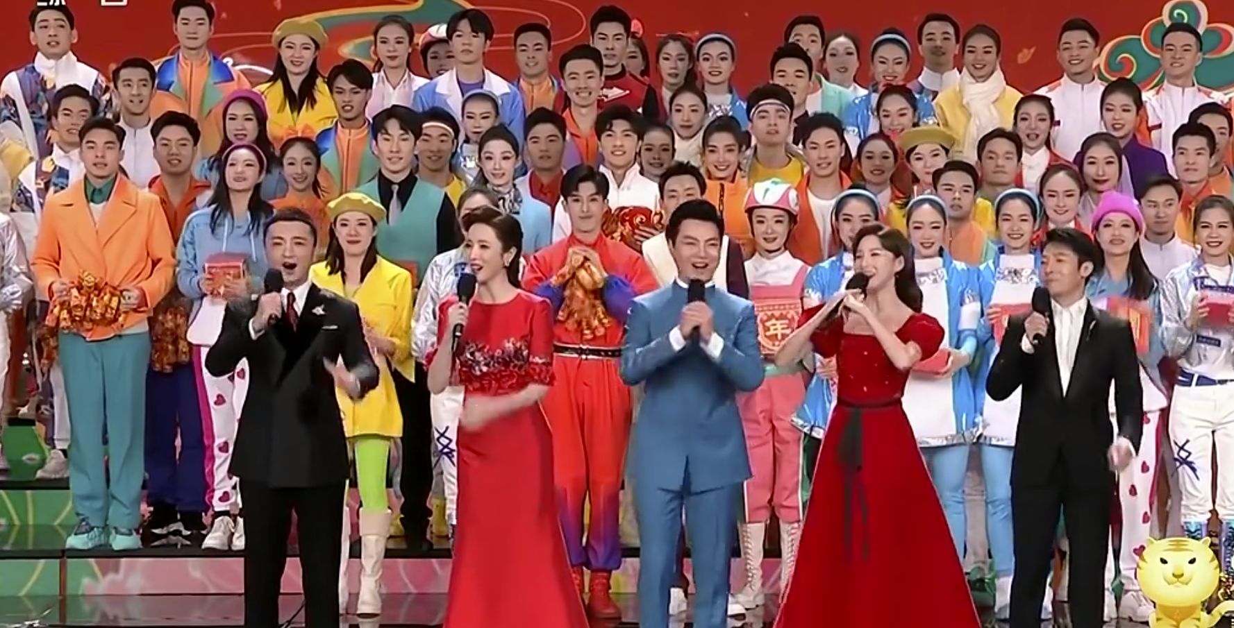 春晚主持人新成员马凡舒被“漂亮”刷屏，任鲁豫站C位休闲区蓝鸢梦想 - Www.slyday.coM