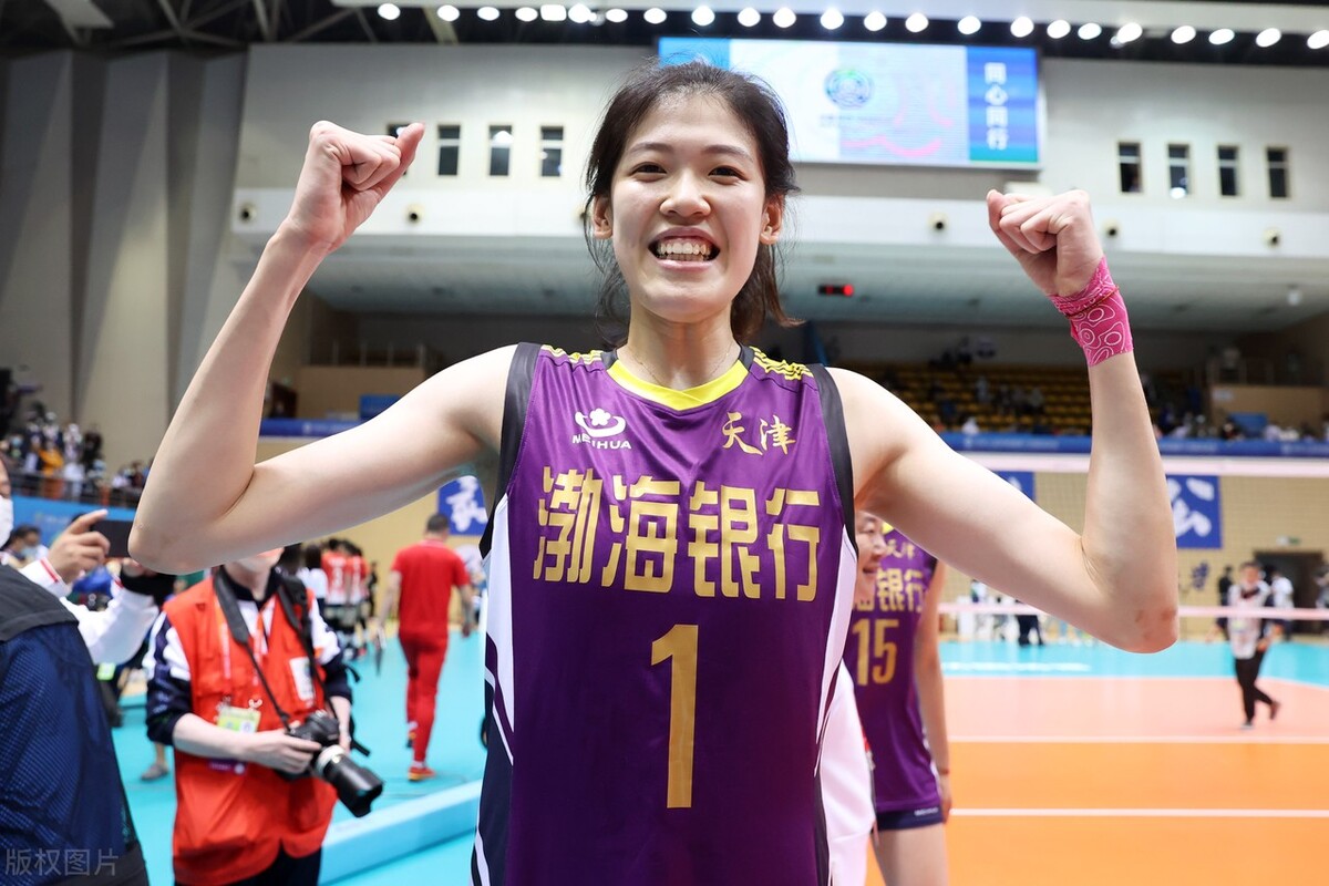 李盈莹送新年祝福美到有点不敢认2022中国女排的核心就是她了
