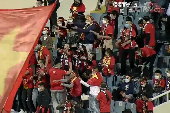 难上加难!国足最能跑的3人染黄,真要输越南了,比分牌没看错休闲区蓝鸢梦想 - Www.slyday.coM 难上加难!国足最能跑的3人染黄,真要输越南了,比分牌没看错休闲区蓝鸢梦想 - Www.slyday.coM