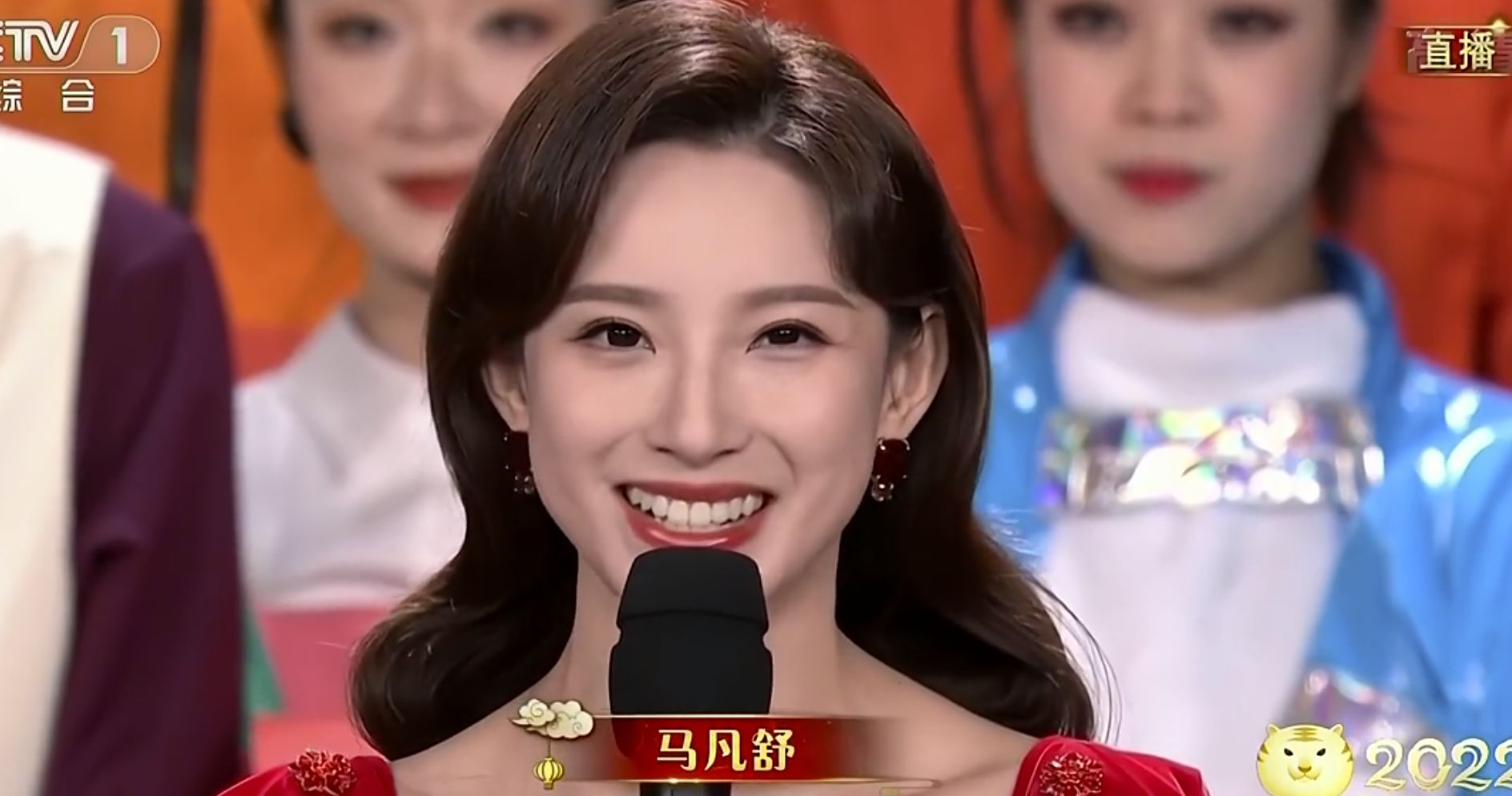 春晚主持人新成员马凡舒被“漂亮”刷屏,任鲁豫站C位休闲区蓝鸢梦想 - Www.slyday.coM 春晚主持人新成员马凡舒被“漂亮”刷屏,任鲁豫站C位休闲区蓝鸢梦想 - Www.slyday.coM