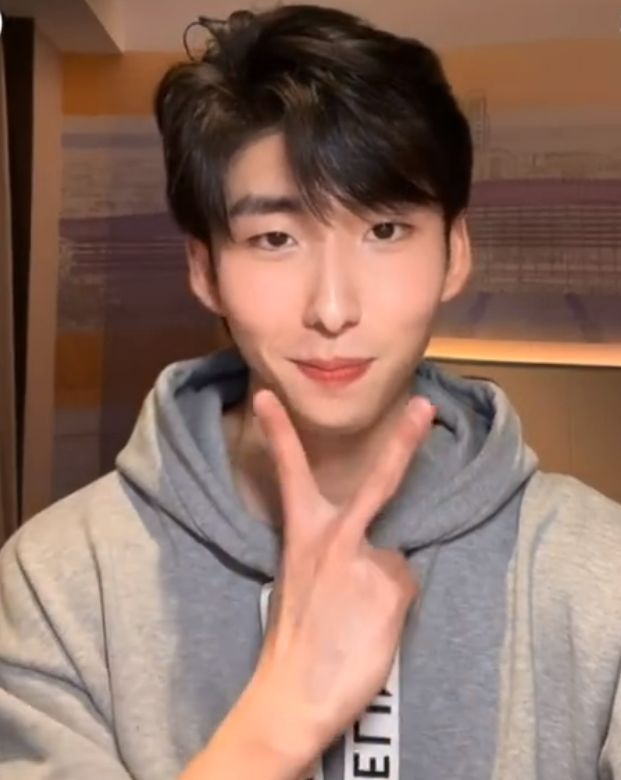 真变中国人了!林孝俊唱中文歌庆祝春节,很腼腆,队友推他上台休闲区蓝鸢梦想 - Www.slyday.coM 真变中国人了!林孝俊唱中文歌庆祝春节,很腼腆,队友推他上台休闲区蓝鸢梦想 - Www.slyday.coM