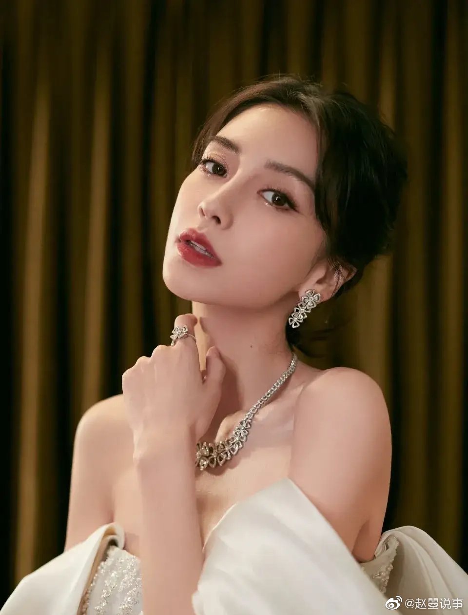 离婚后首次露面的杨颖，就登上了北京春晚的舞台……休闲区蓝鸢梦想 - Www.slyday.coM