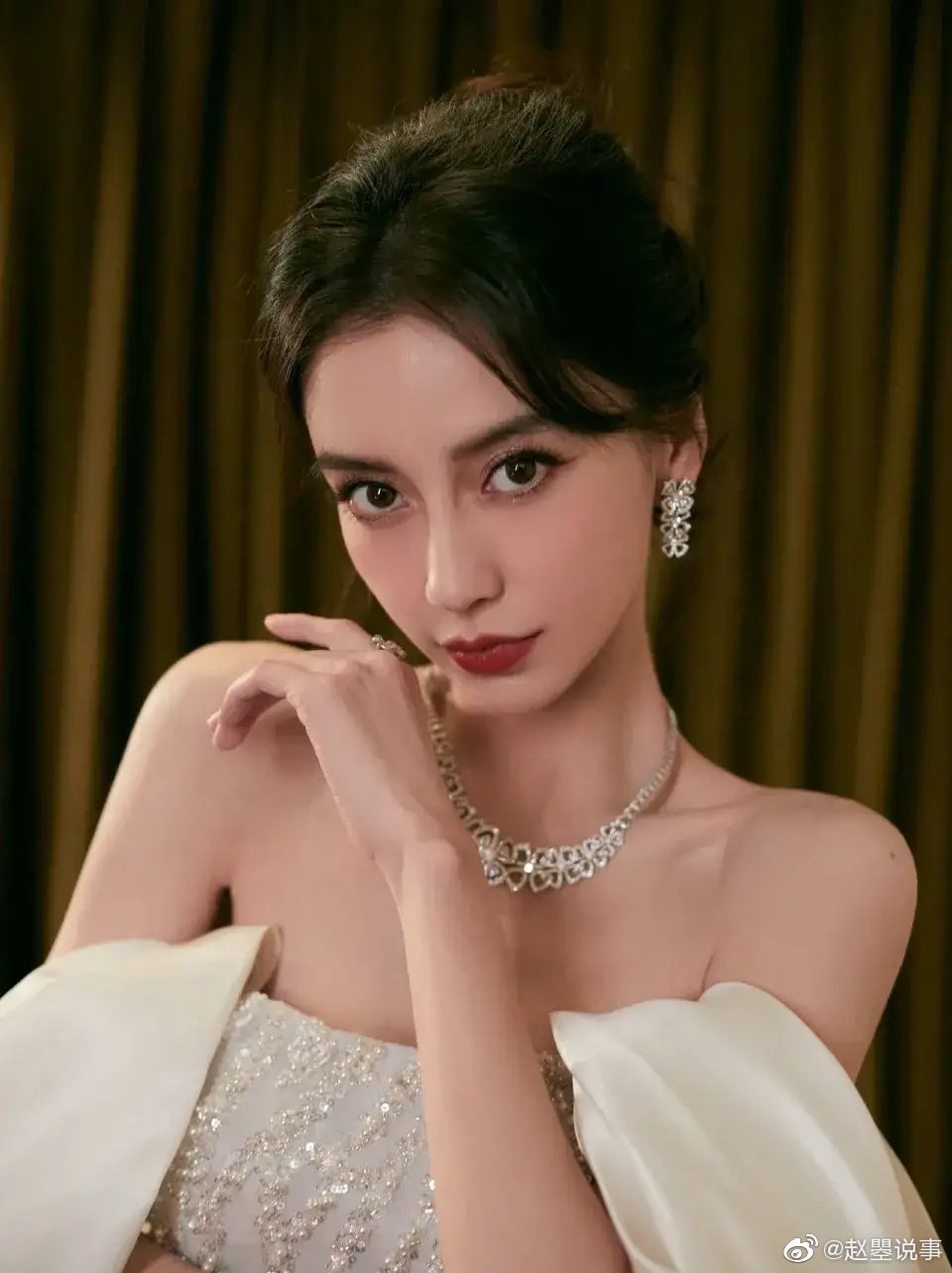 离婚后首次露面的杨颖，就登上了北京春晚的舞台……休闲区蓝鸢梦想 - Www.slyday.coM