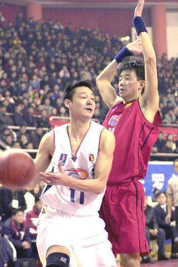 昔日男篮第一小前锋退役安置体育局的郑武级别年薪如何