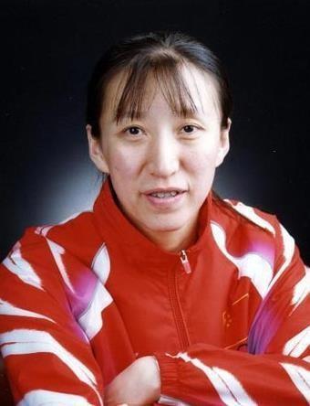 天才女排王怡不告而别赴美留学镜头前郎平痛哭宣布永远除名