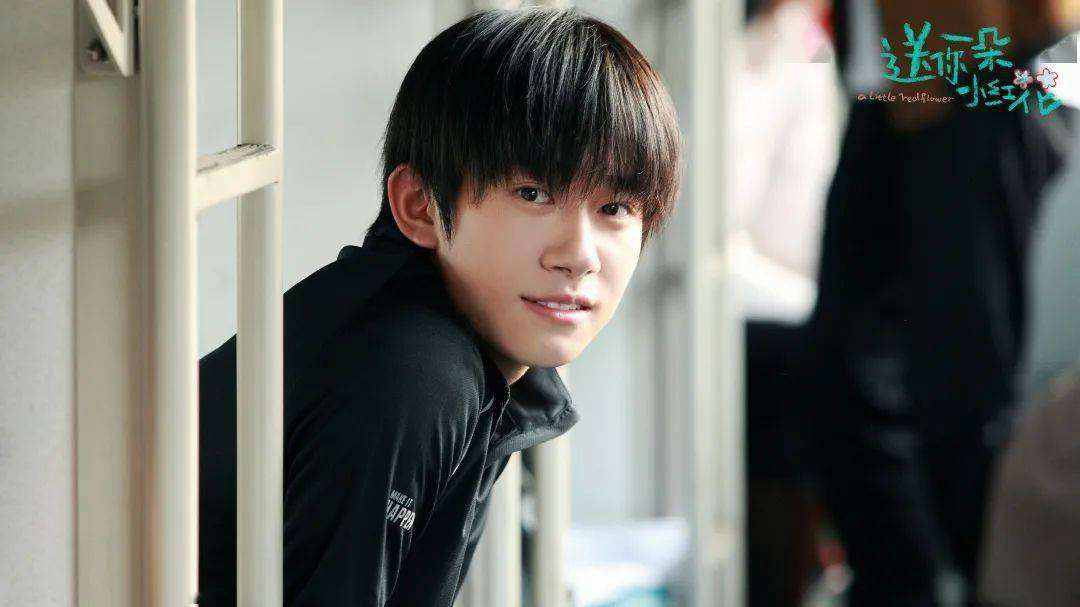 易烊千玺主演，实力演员保驾护航，《奇迹·笨小孩》能成黑马吗？休闲区蓝鸢梦想 - Www.slyday.coM