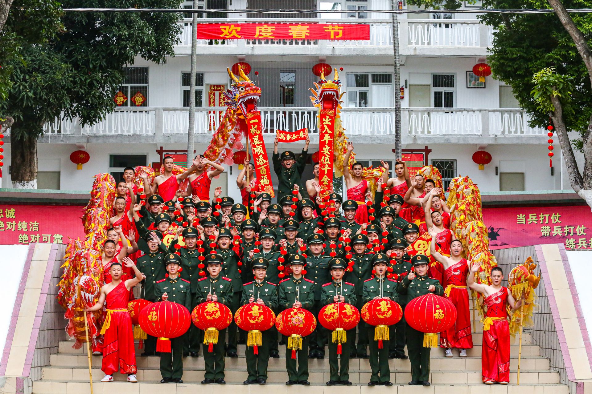 据了解,春节期间,为了让官兵在部队安心过好年,执勤第三支队紧密结合