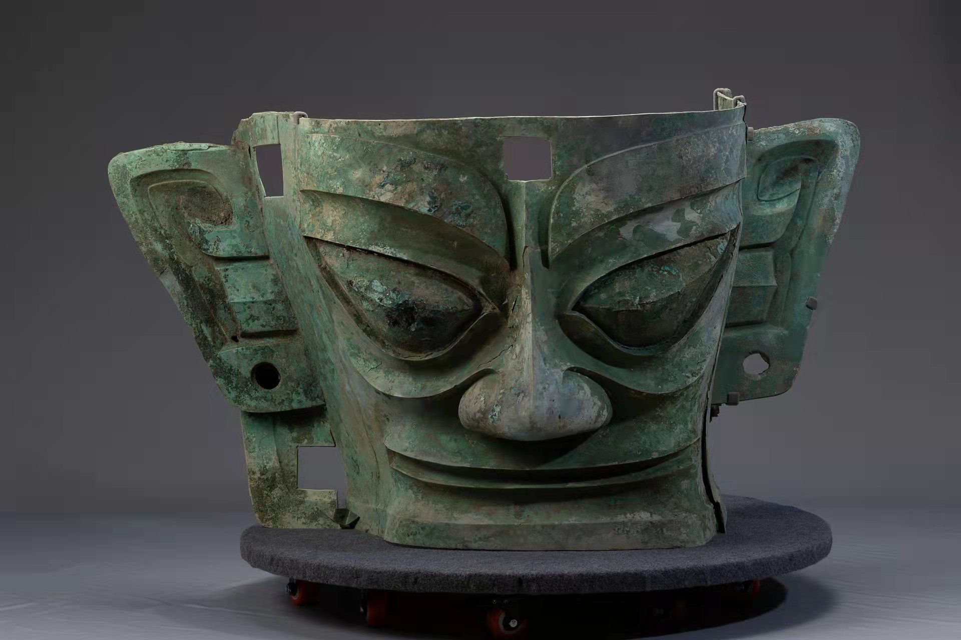 亮相春晚的三星堆青铜大面具有何来头