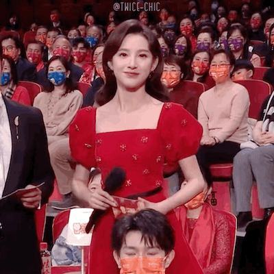 今年春晚女主持，长了一张女团脸？休闲区蓝鸢梦想 - Www.slyday.coM