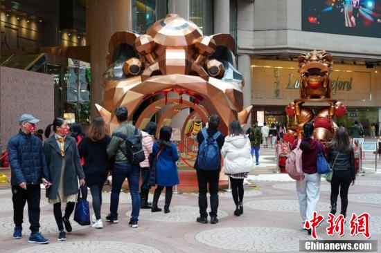 大年初一香港街头一派喜庆气氛休闲区蓝鸢梦想 - Www.slyday.coM