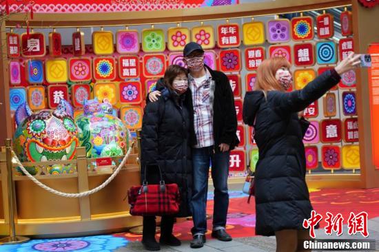 大年初一香港街头一派喜庆气氛休闲区蓝鸢梦想 - Www.slyday.coM