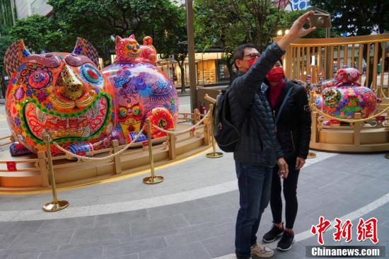 大年初一香港街头一派喜庆气氛休闲区蓝鸢梦想 - Www.slyday.coM