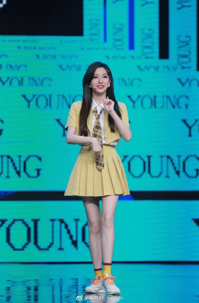 28岁的她主持春晚爆火，首次登台内情曝光：这次终于瞒不住了休闲区蓝鸢梦想 - Www.slyday.coM