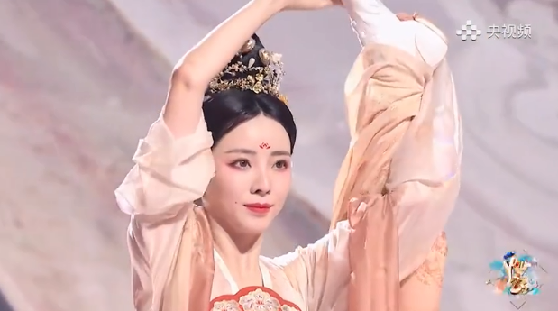 28岁的她主持春晚爆火，首次登台内情曝光：这次终于瞒不住了休闲区蓝鸢梦想 - Www.slyday.coM