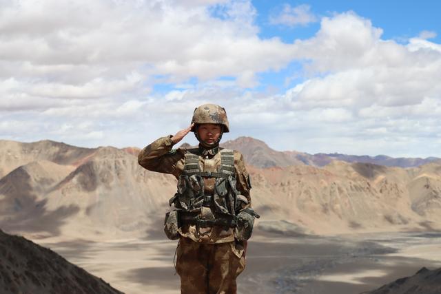 军旅人生丨在喀喇昆仑勇敢追梦的坦克女兵休闲区蓝鸢梦想 - Www.slyday.coM