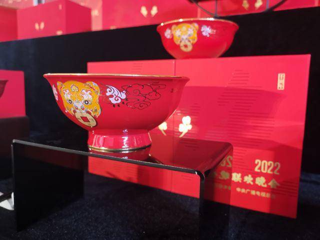 礼品,但苏同强看到的却是要向国人证明淄博陶瓷实力和叫响淄博陶瓷