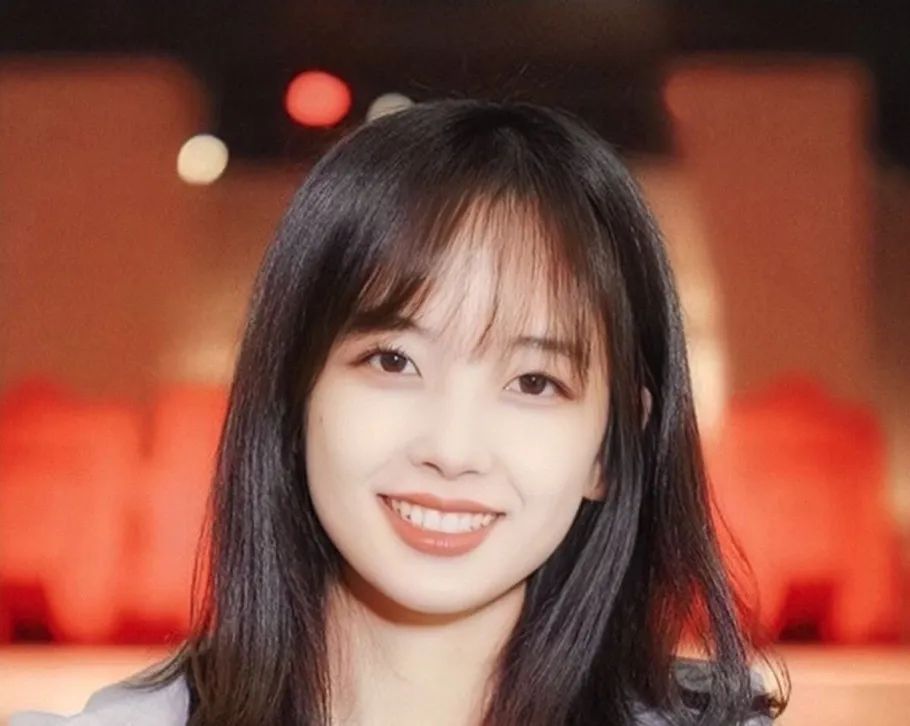 28岁的她主持春晚爆火，首次登台内情曝光：这次终于瞒不住了休闲区蓝鸢梦想 - Www.slyday.coM