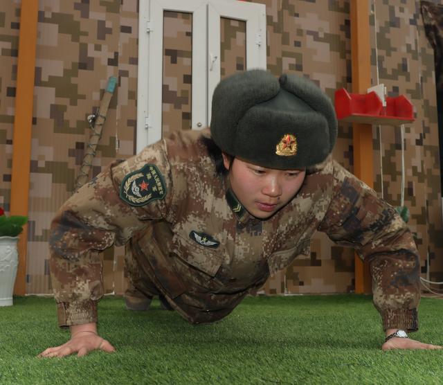 军旅人生丨在喀喇昆仑勇敢追梦的坦克女兵休闲区蓝鸢梦想 - Www.slyday.coM