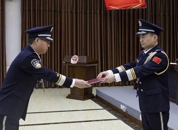 举行晋升警监警衔荣誉仪式|公安厅|公安_新浪新闻