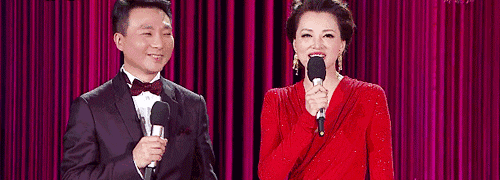 今年春晚女主持，长了一张女团脸？休闲区蓝鸢梦想 - Www.slyday.coM