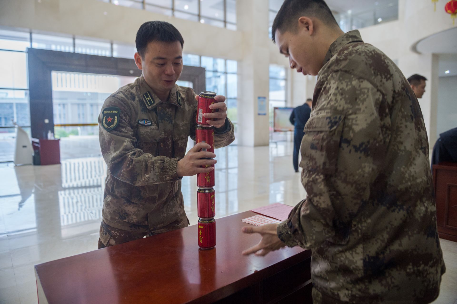 喜气洋洋深圳警备区举行新春游园会