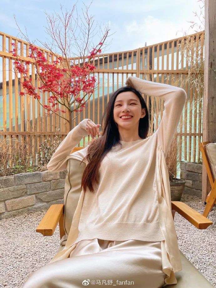 28岁的她主持春晚爆火，首次登台内情曝光：这次终于瞒不住了休闲区蓝鸢梦想 - Www.slyday.coM