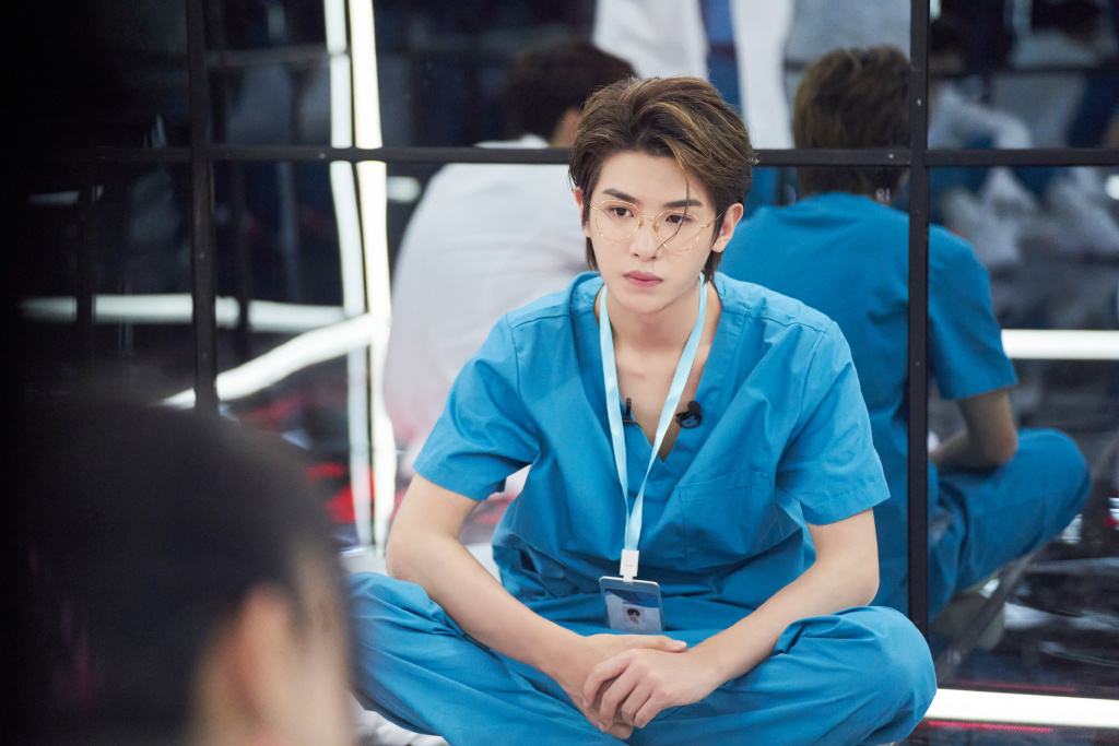 2022年开年，00后小生重排名：易烊千玺成破百亿影人，陈飞宇无奈休闲区蓝鸢梦想 - Www.slyday.coM