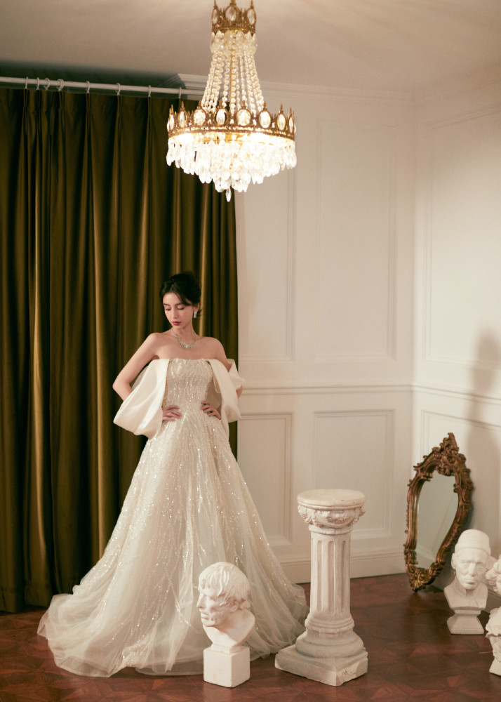 Angelababy元气满满主持北京卫视春晚，事业粉的春天来啦休闲区蓝鸢梦想 - Www.slyday.coM