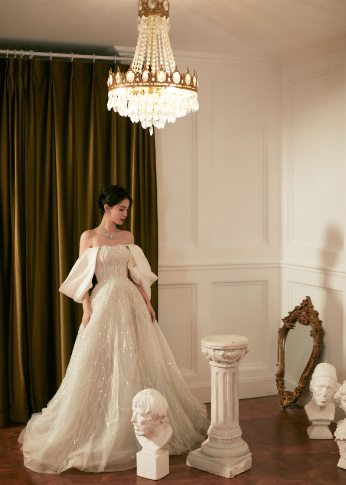 Angelababy元气满满主持北京卫视春晚，事业粉的春天来啦休闲区蓝鸢梦想 - Www.slyday.coM